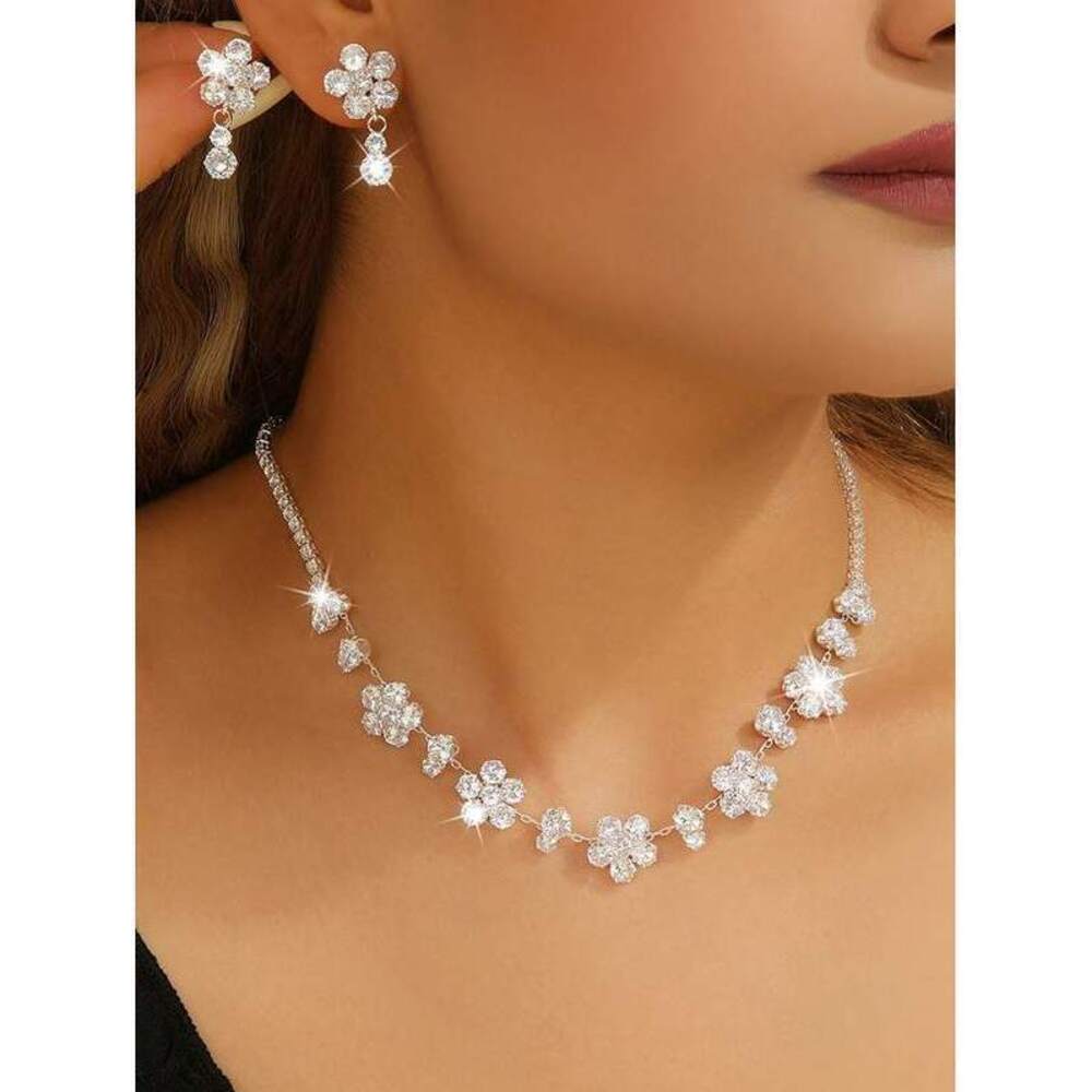 Jewelry - 1 Pair Flower Earrings + 1 Necklace, Silver-Plated With Y2K Minimalist